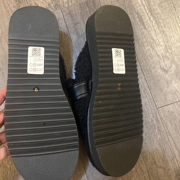 OSOS Design Black buckle slippers - Picture 5 of 5